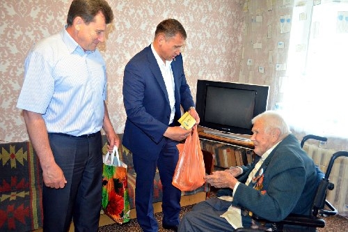 Руководство Армянска поздравило с годовщиной Великой Победы ветеранов Великой Отечественной войны Руководство Армянска поздравило с годовщиной Великой Победы ветеранов Великой Отечественной войны