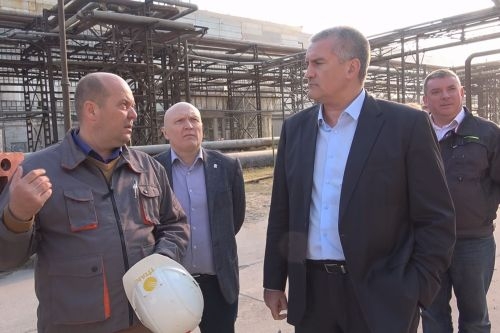 Сергей Аксёнов в Армянске проинспектировал объекты промышленности и социальной инфраструктуры города Сергей Аксёнов в Армянске проинспектировал объекты промышленности и социальной инфраструктуры города