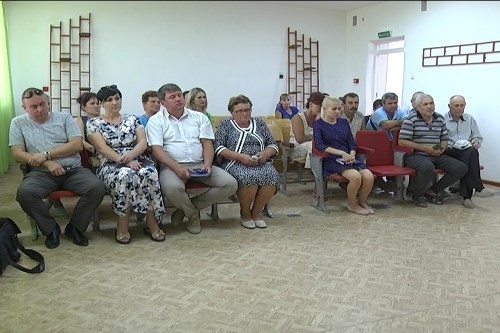 Жители села Перекоп озвучили свои проблемы главе администрации Армянска Василию Телиженко Жители села Перекоп озвучили свои проблемы главе администрации Армянска Василию Телиженко