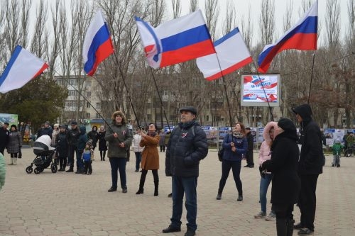 Жители Армянска отметили 4 годовщину со дня воссоединения Крыма с Россией Жители Армянска отметили 4 годовщину со дня воссоединения Крыма с Россией