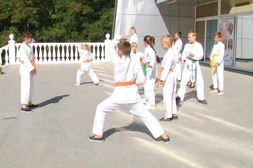 В Армянске в день физкультурника прошел спортивный праздник В Армянске в день физкультурника прошел спортивный праздник