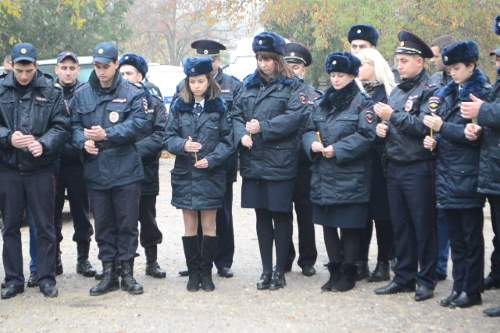 В Армянске почтили память погибших сотрудников полиции В Армянске почтили память погибших сотрудников полиции
