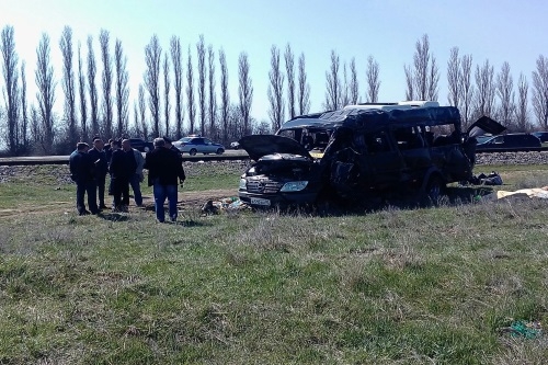 Следственный комитет возбудил уголовное дело по факту гибели 5 человек в ДТП под Армянском Следственный комитет возбудил уголовное дело по факту гибели 5 человек в ДТП под Армянском