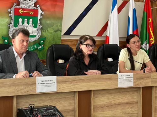 В Армянске продолжаются встречи представителей власти с жителями многоквартирных домов
