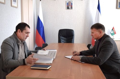 На очередном приеме граждан рассмотрели тему землепользования, инициативы по развитию футбольного движения в муниципалитете