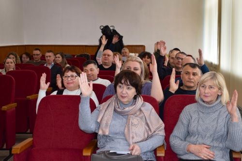 На сессии городского совета под председательством Игоря Нижника депутатский корпус рассмотрел земельные вопросы и принял организационные решения