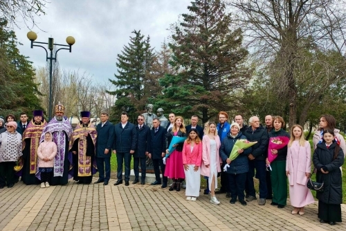 Открытие памятника Петра и Февронии Муромских в Армянске Открытие памятника Петра и Февронии Муромских в Армянске