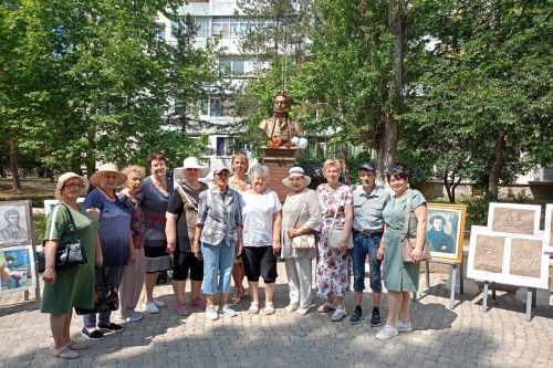 "Лишь слово певучее вечно" "Лишь слово певучее вечно"