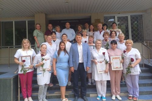 Медицинских работников поздравили с профессиональным праздником Медицинских работников поздравили с профессиональным праздником