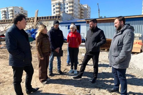 В Армянске продолжается капитальный ремонт стадиона «Юность» В Армянске продолжается капитальный ремонт стадиона «Юность»